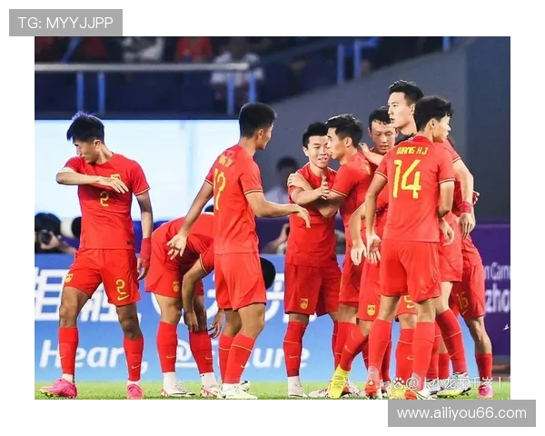 国足迎来关键一战全队誓夺胜利主帅强调团队配合与战术执行
