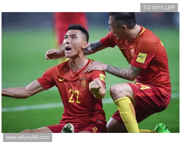 中国足球队备战亚洲杯 目标冲击四强 重点加强防守与进攻转换